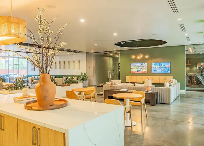 Modern 1bd In Cdt With Gym And Pool Phoenix